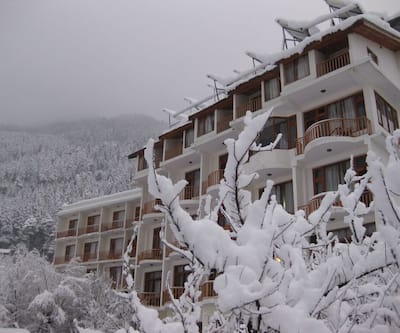 https://imgcld.yatra.com/ytimages/image/upload/t_hotel_yatra_city_desktop/v1437380940/Domestic Hotels/Hotels_Manali/Hotel Sarthak Resorts/Overview.jpg